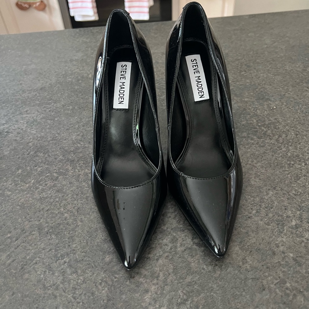 NEVER WORN Steve Madden Pumps